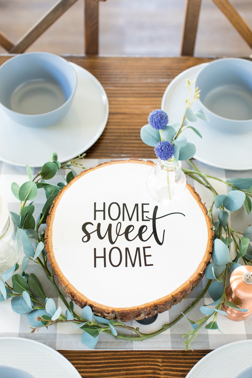 farmhouse wood slice decor on brown kitchen table 